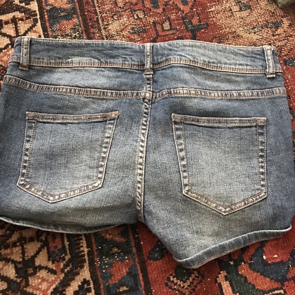 Shorts - Picture 2 of 3